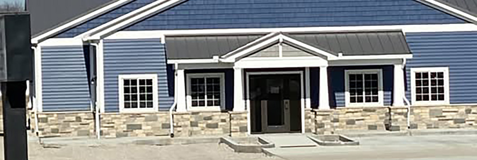 stone exterior on a veterinary clinic
